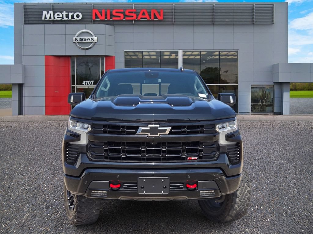 Used 2024 Chevrolet Silverado 1500 LT Trail Boss w/ LT Trail Boss Premium Package AWD/4WD image 2