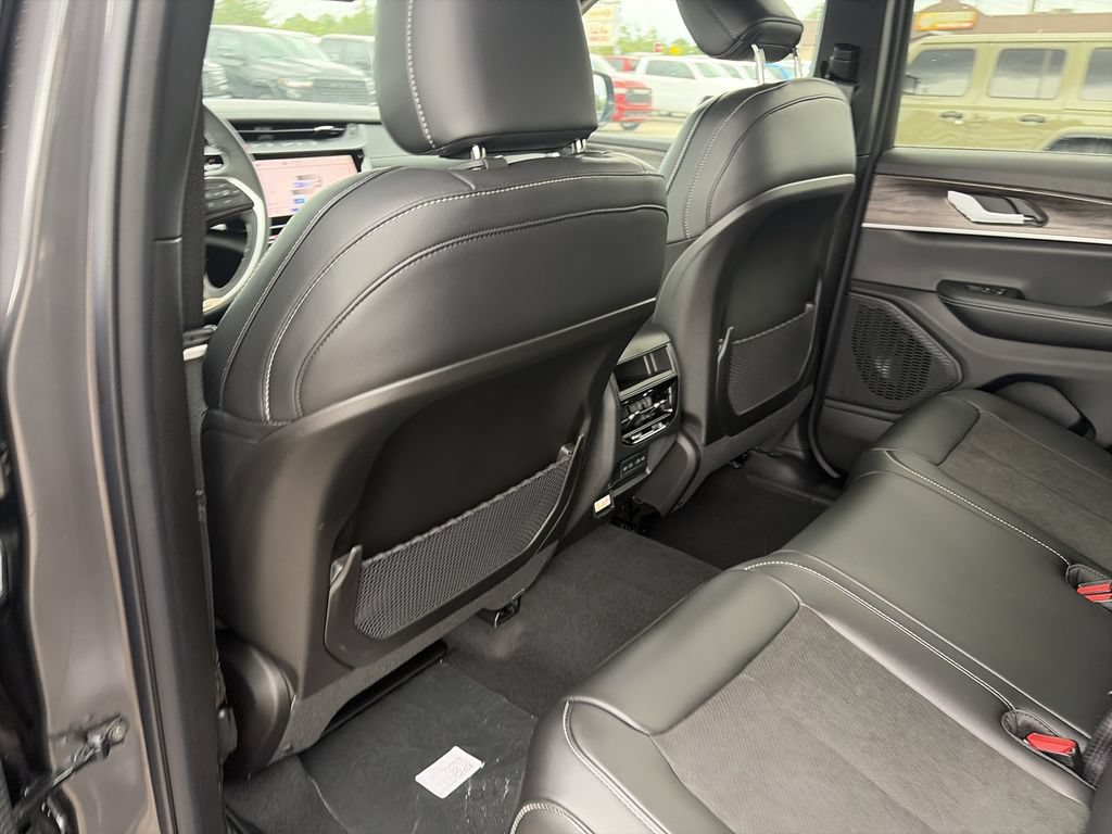 New 2026 Jeep Grand Cherokee Altitude RWD image 31