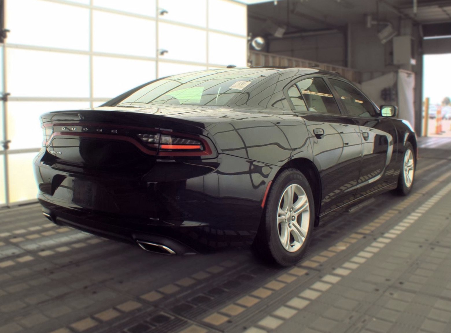 Used 2020 Dodge Charger SXT w/ Leather Interior Group RWD image 4