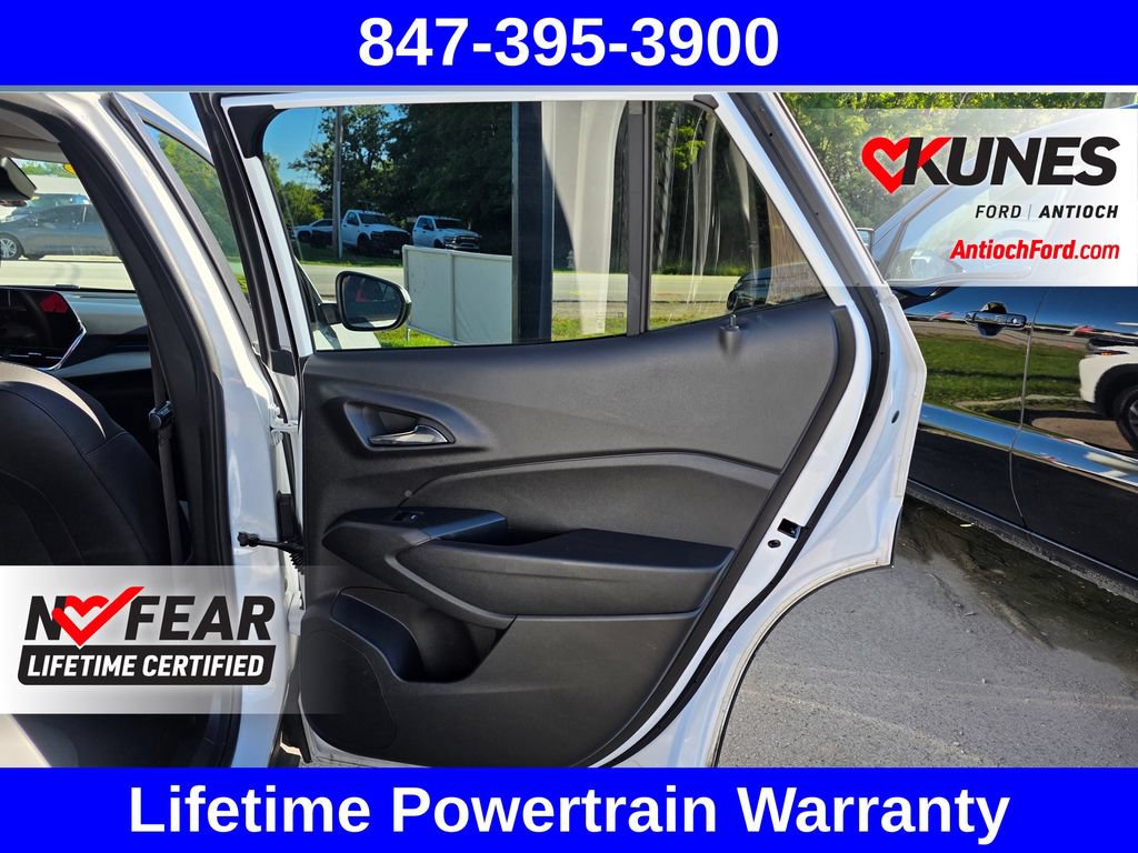 Used 2025 Chevrolet Trax LT FWD image 35