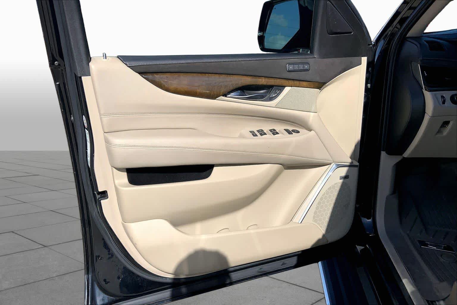 Certified 2019 Cadillac Escalade Premium Luxury RWD image 22