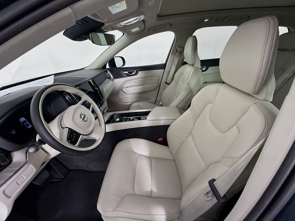Used 2023 Volvo XC60 B5 Plus AWD/4WD image 5