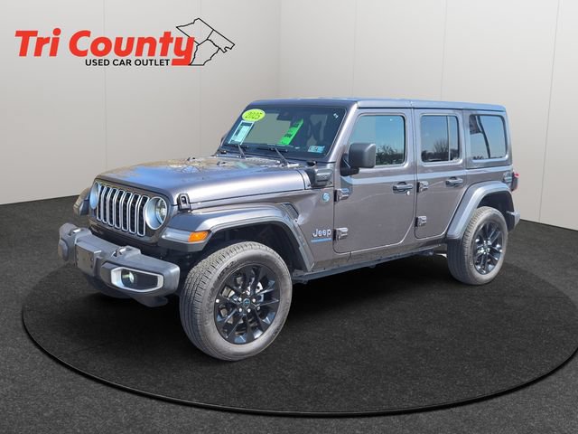 Used 2025 Jeep Wrangler Unlimited Sahara w/ Safety Group AWD/4WD image 3