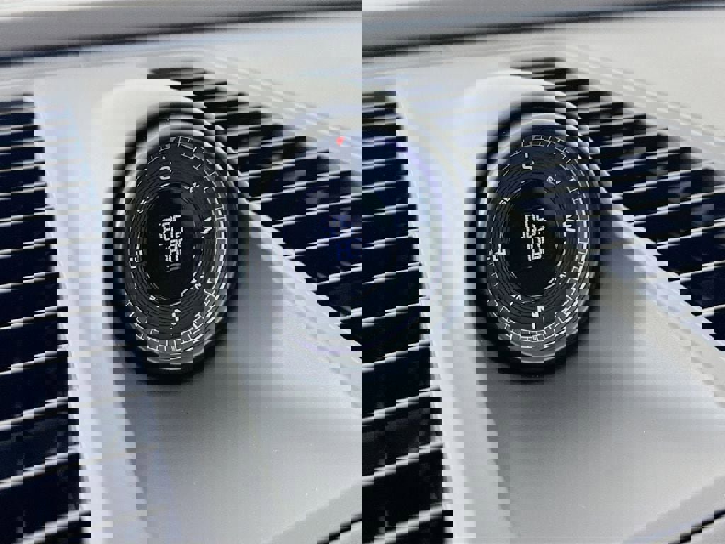 New 2026 Porsche Macan Electric image 17