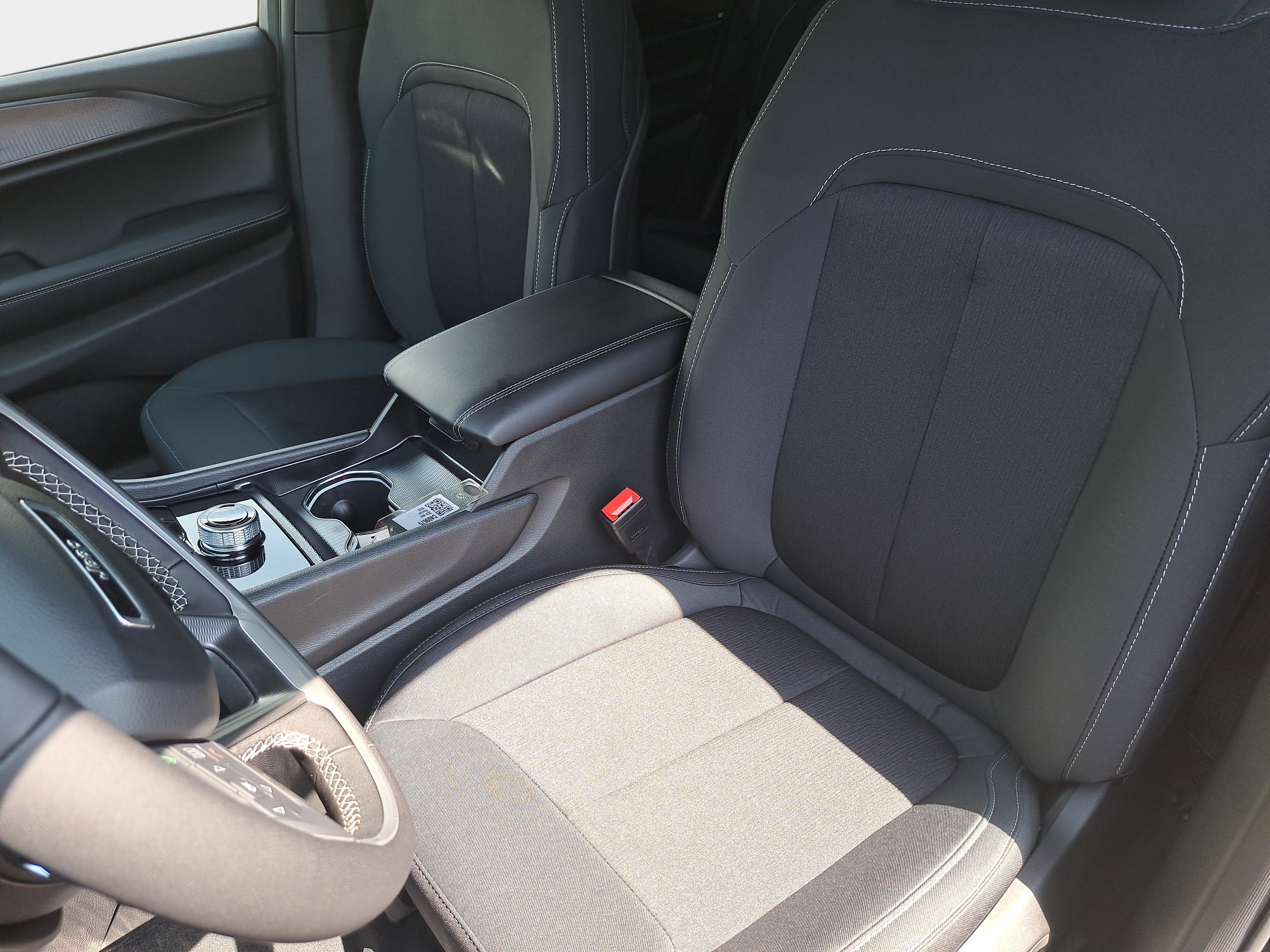 New 2026 Jeep Grand Cherokee Laredo AWD/4WD image 14