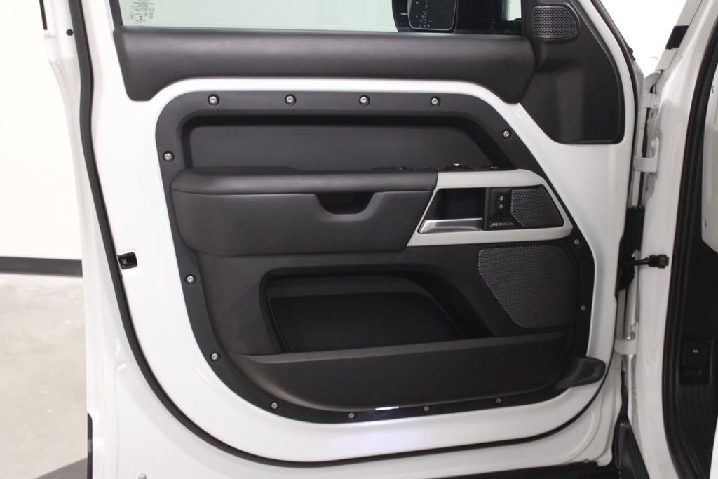 Used 2020 Land Rover Defender 110 HSE AWD/4WD image 18