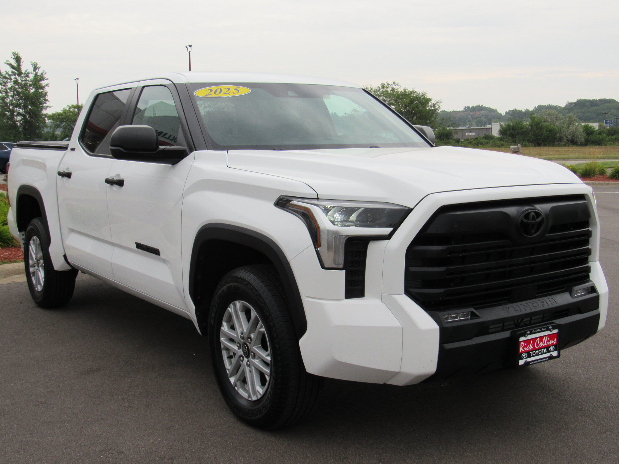 Used 2025 Toyota Tundra SR5 AWD/4WD image 4