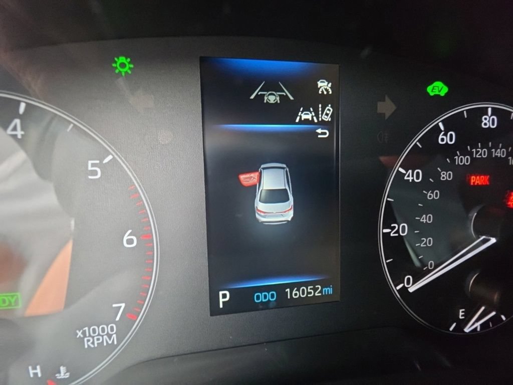 Used 2025 Toyota Corolla LE FWD image 14
