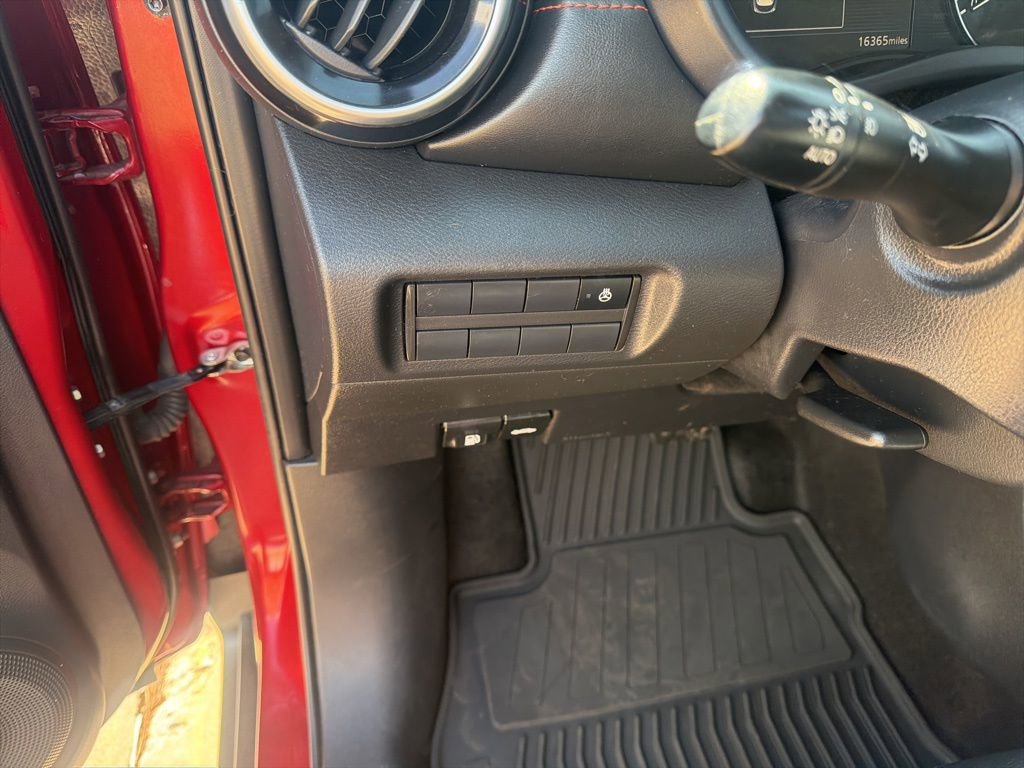Used 2024 Nissan Kicks SR w/ SR Premium Package FWD image 9