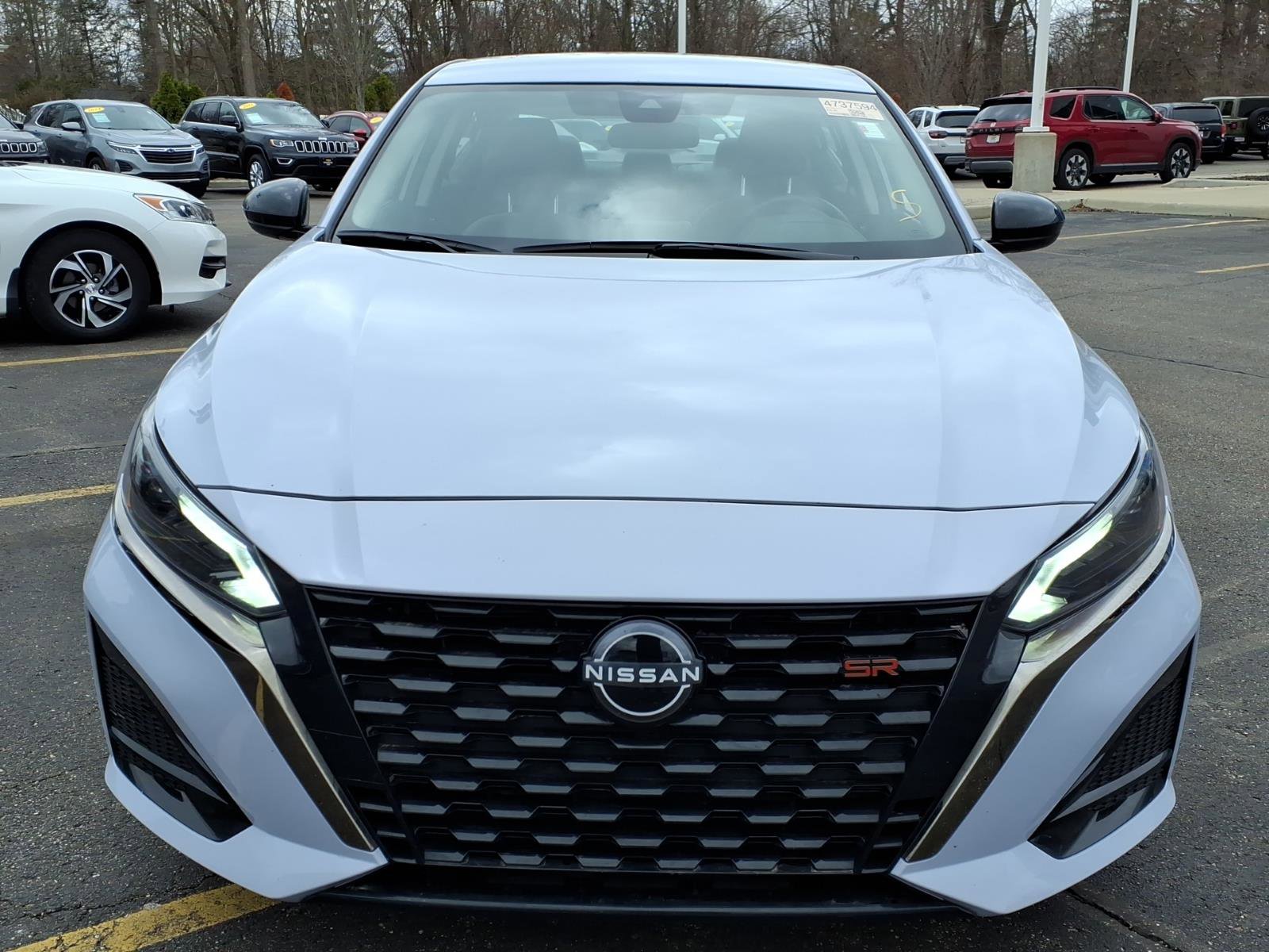 Used 2025 Nissan Altima 2.5 SR AWD/4WD image 2