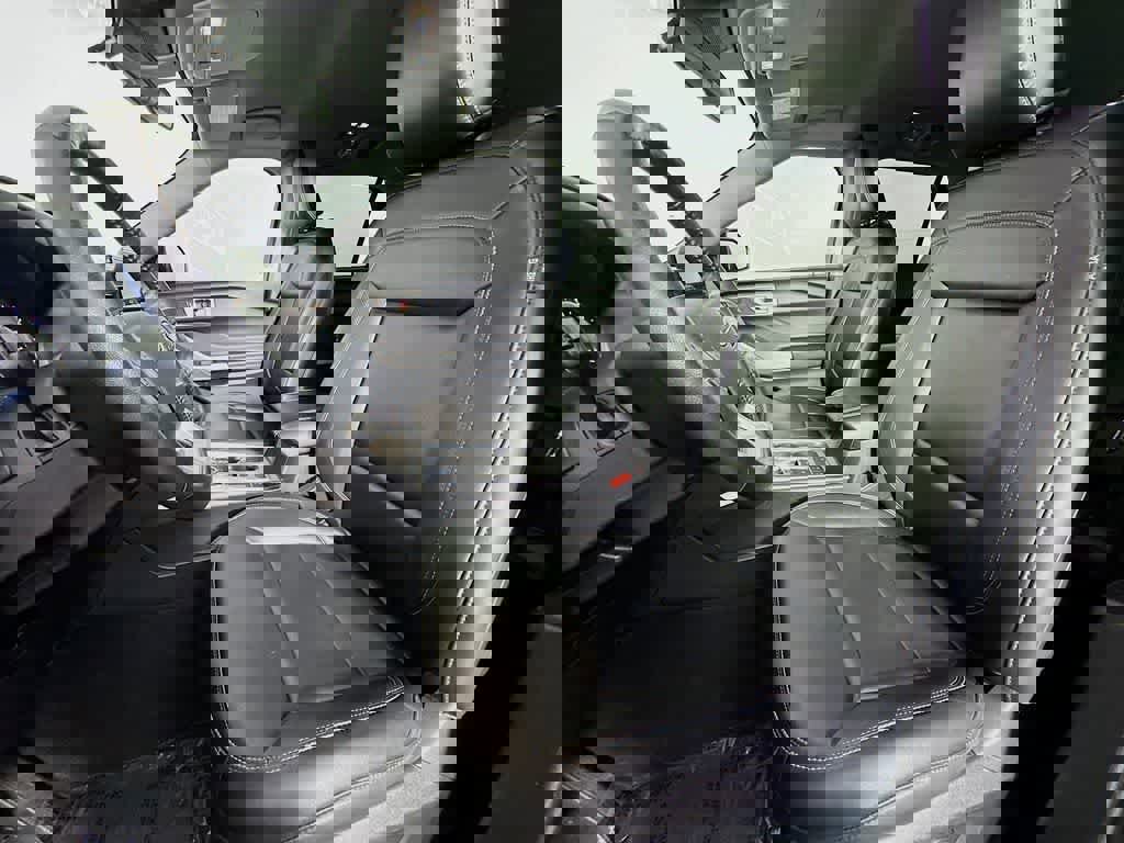 Certified 2022 Ford Explorer XLT w/ Equipment Group 202A image 12