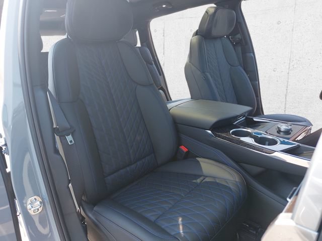 Used 2026 Cadillac Escalade IQ Sport 1 w/ LPO, ONYX Package AWD/4WD image 10