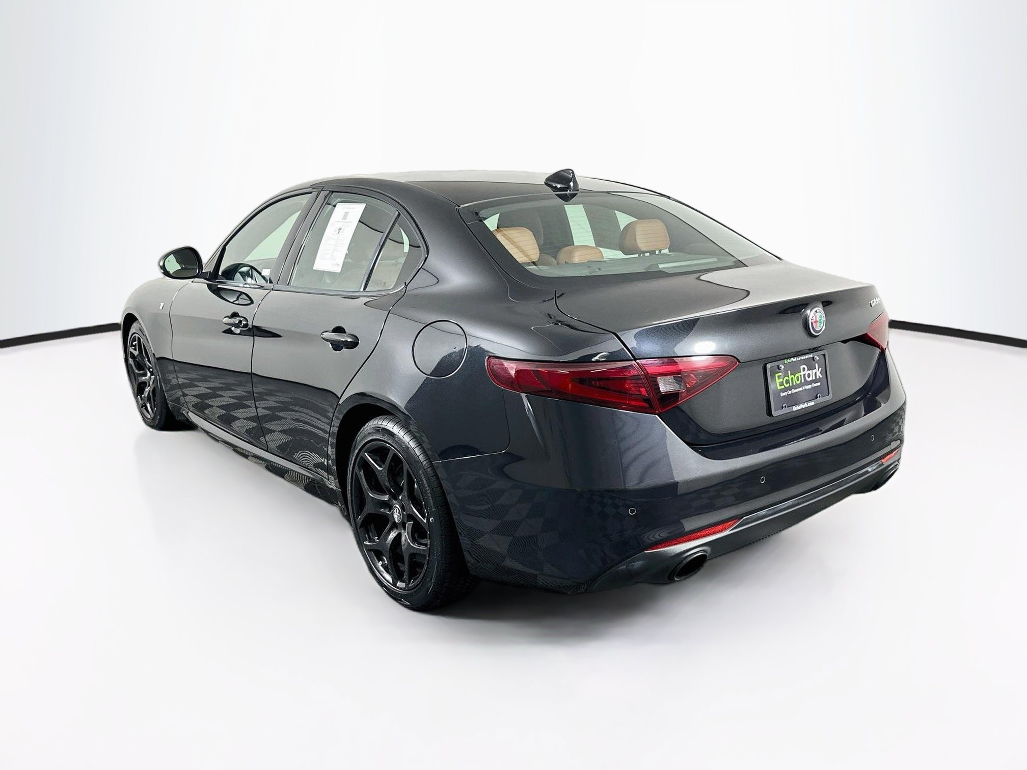 Used 2022 Alfa Romeo Giulia Ti RWD image 5