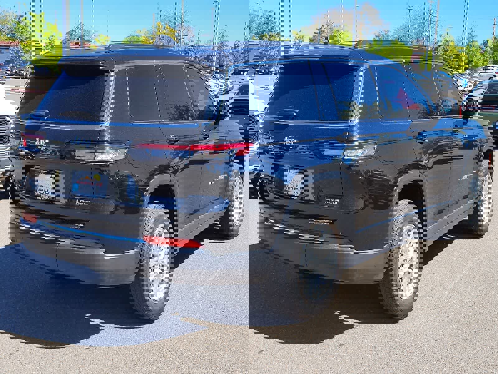 Used 2024 Jeep Grand Cherokee L Laredo image 5