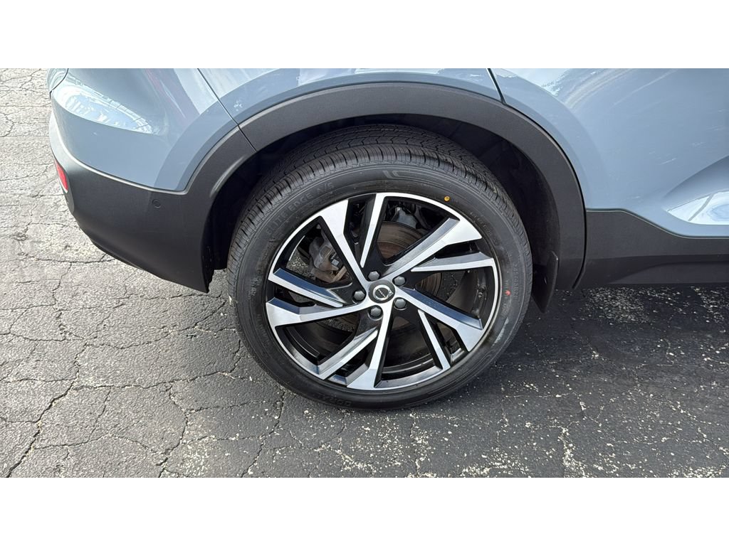 Used 2022 Volvo XC40 T5 R-Design w/ Advanced Package AWD/4WD image 14
