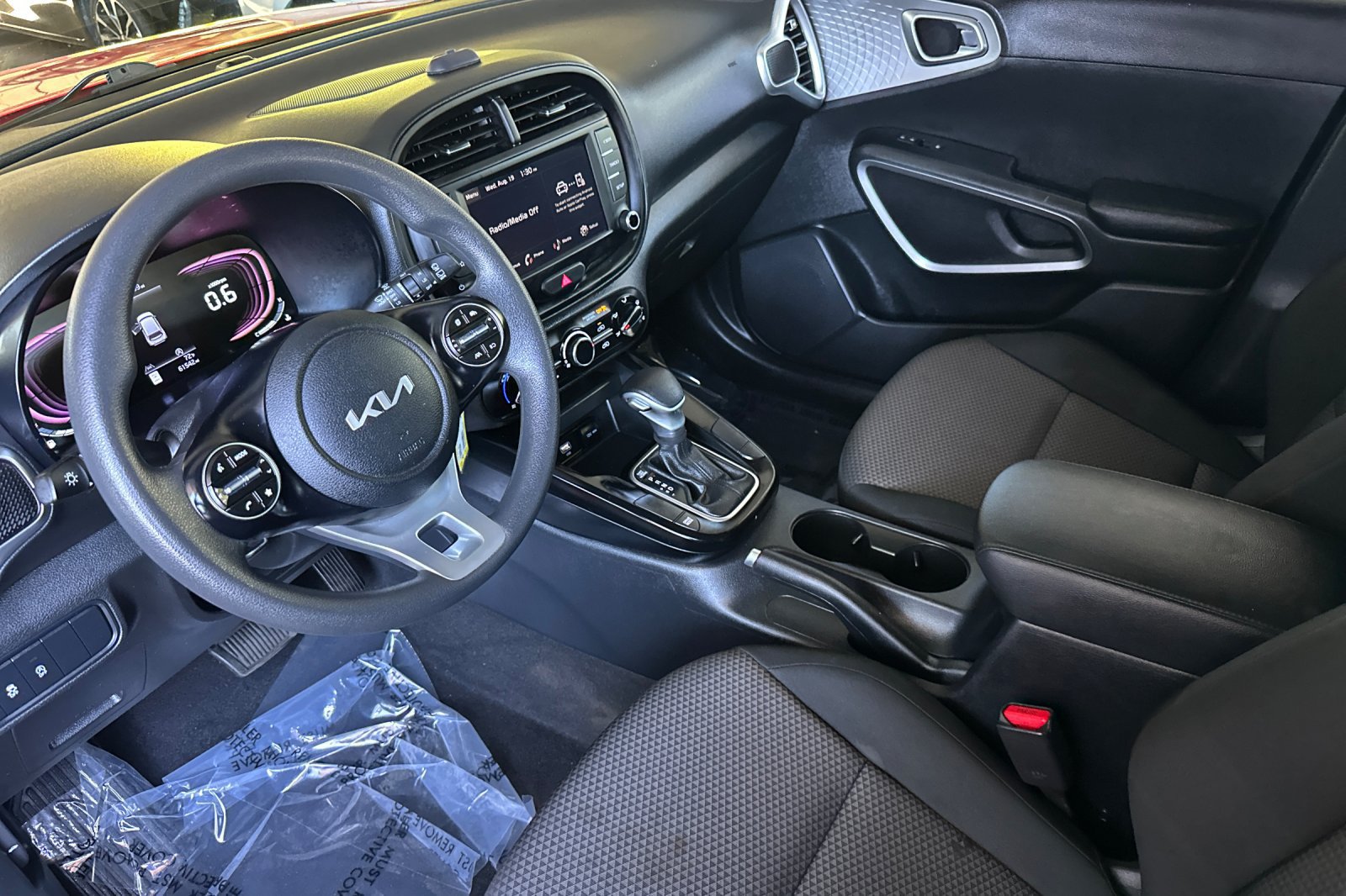 Used 2024 Kia Soul LX w/ Option Group 015 FWD image 10