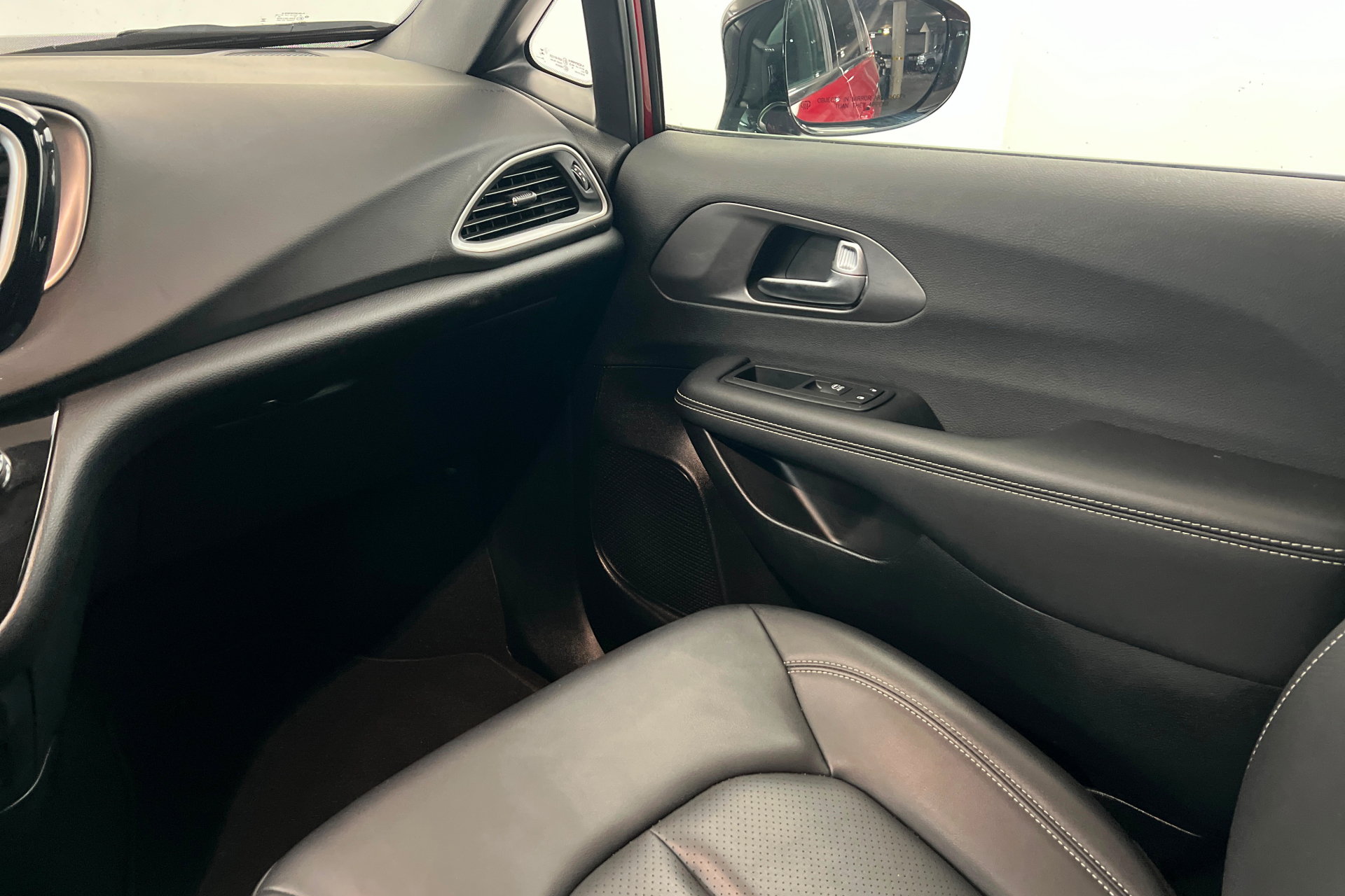 Used 2026 Chrysler Pacifica Select FWD image 10