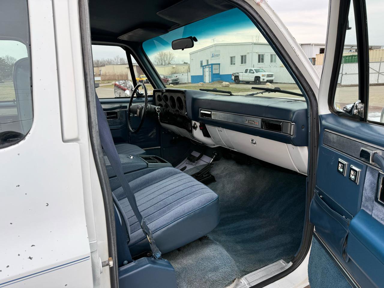 Used 1987 GMC Suburban 4WD image 27