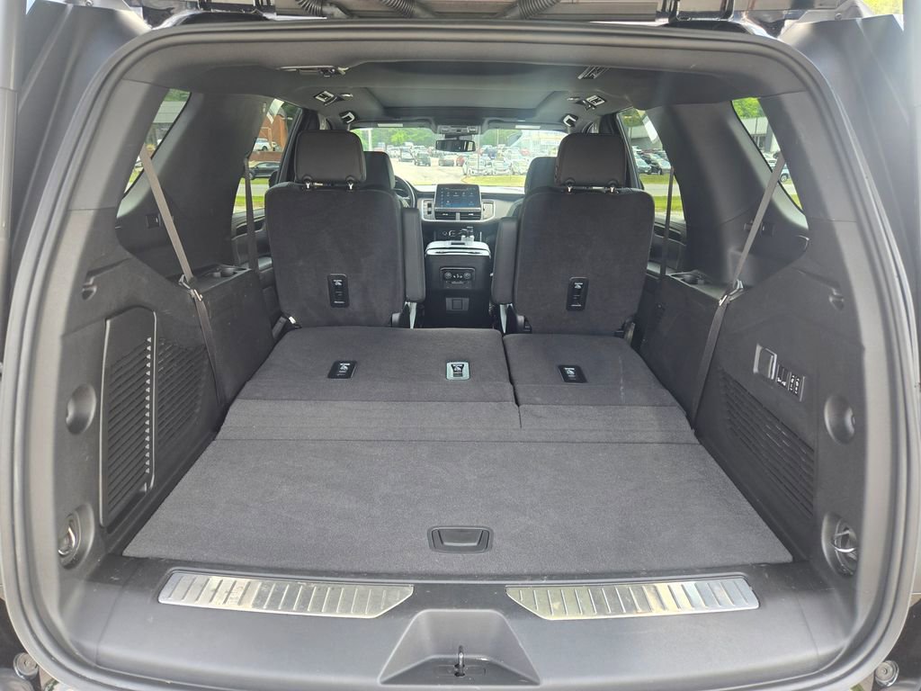 Used 2024 Chevrolet Tahoe RST w/ Luxury Package AWD/4WD image 25