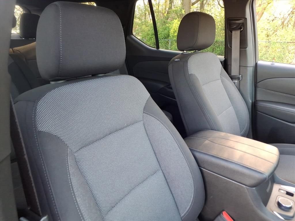 Used 2023 Chevrolet Traverse LT image 32