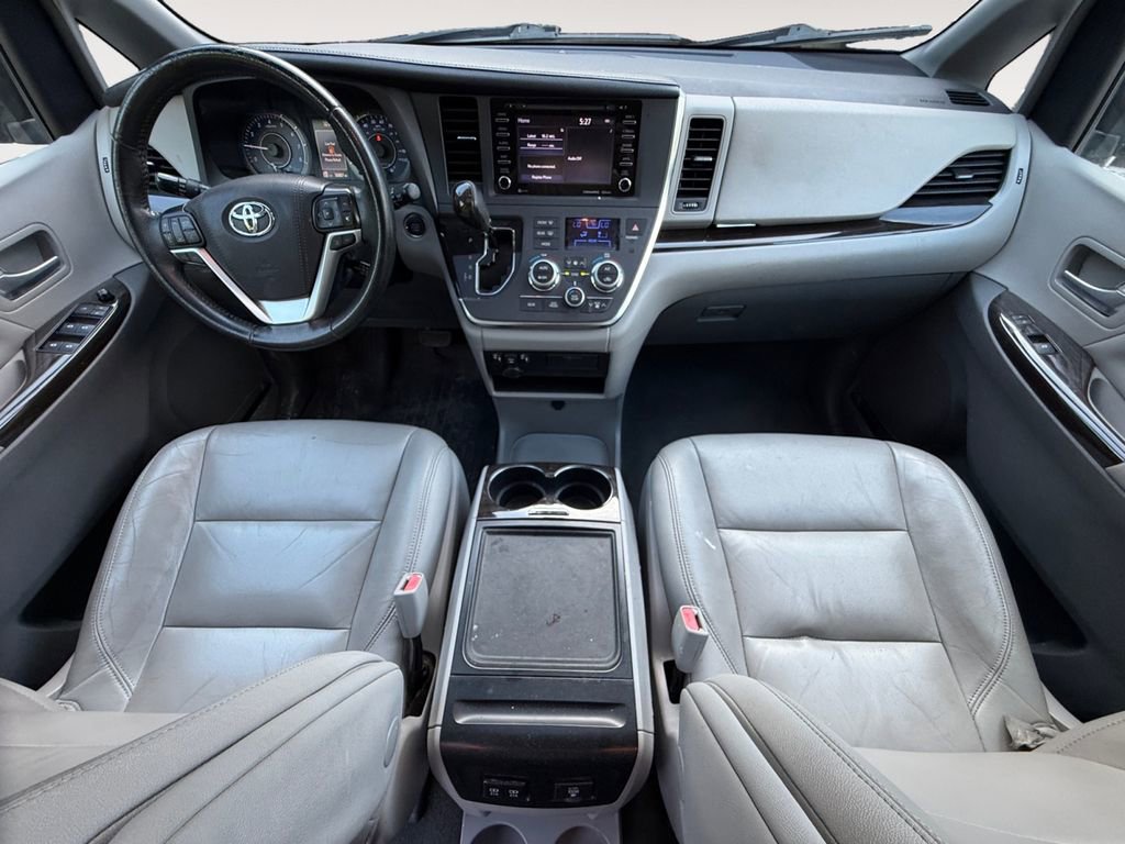 Used 2019 Toyota Sienna XLE FWD image 12