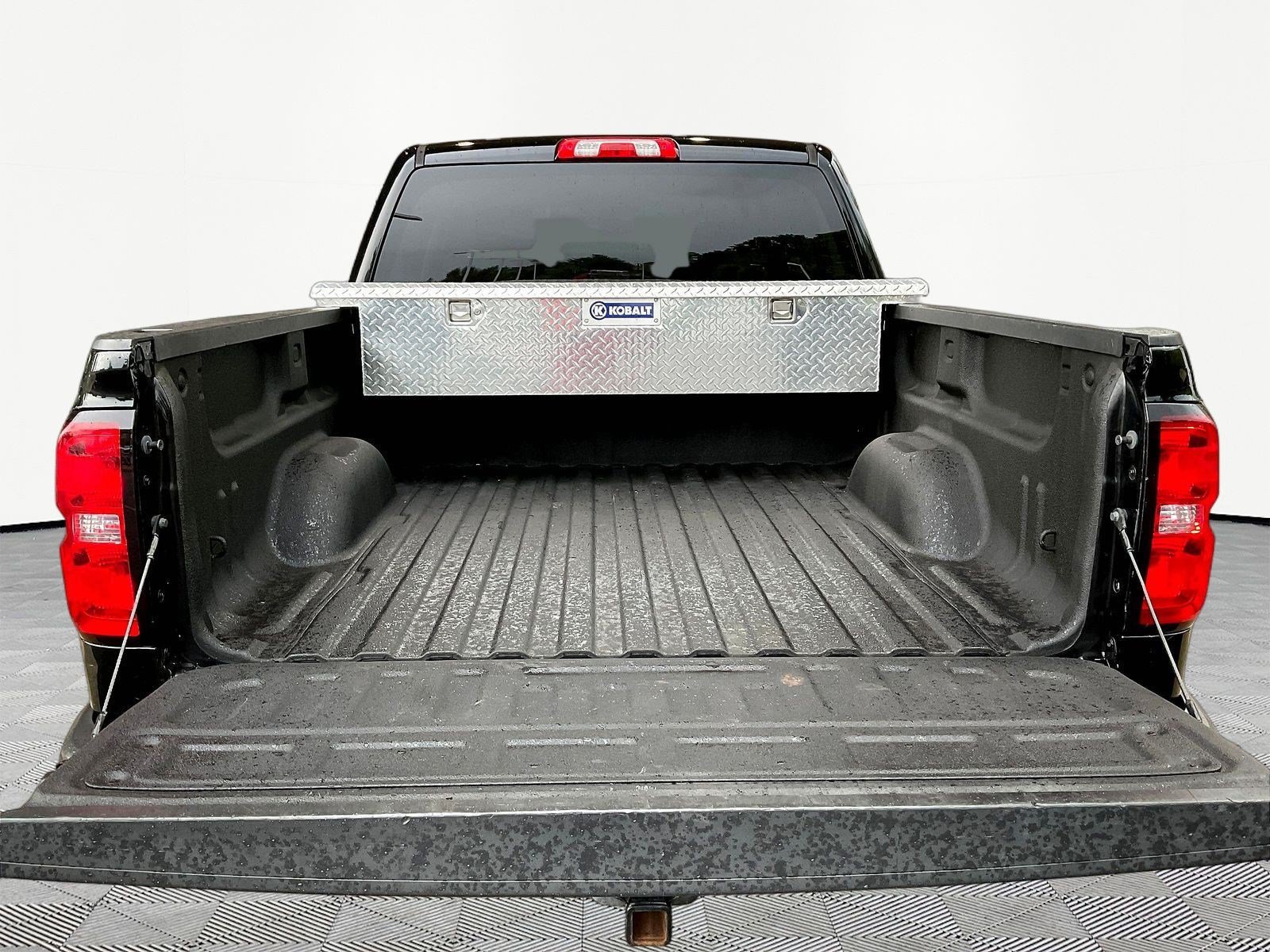 Used 2018 Chevrolet Silverado 1500 LT w/ All Star Edition AWD/4WD image 7