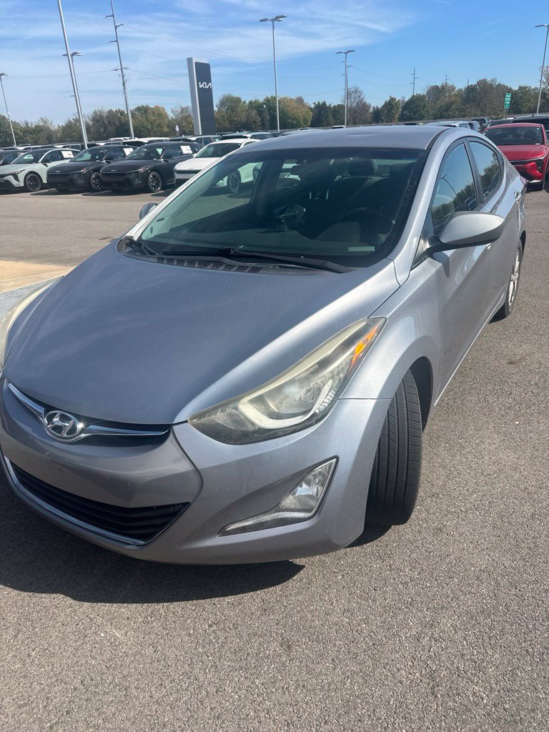 Used 2015 Hyundai Elantra SE w/ Option Group 02 FWD image 2