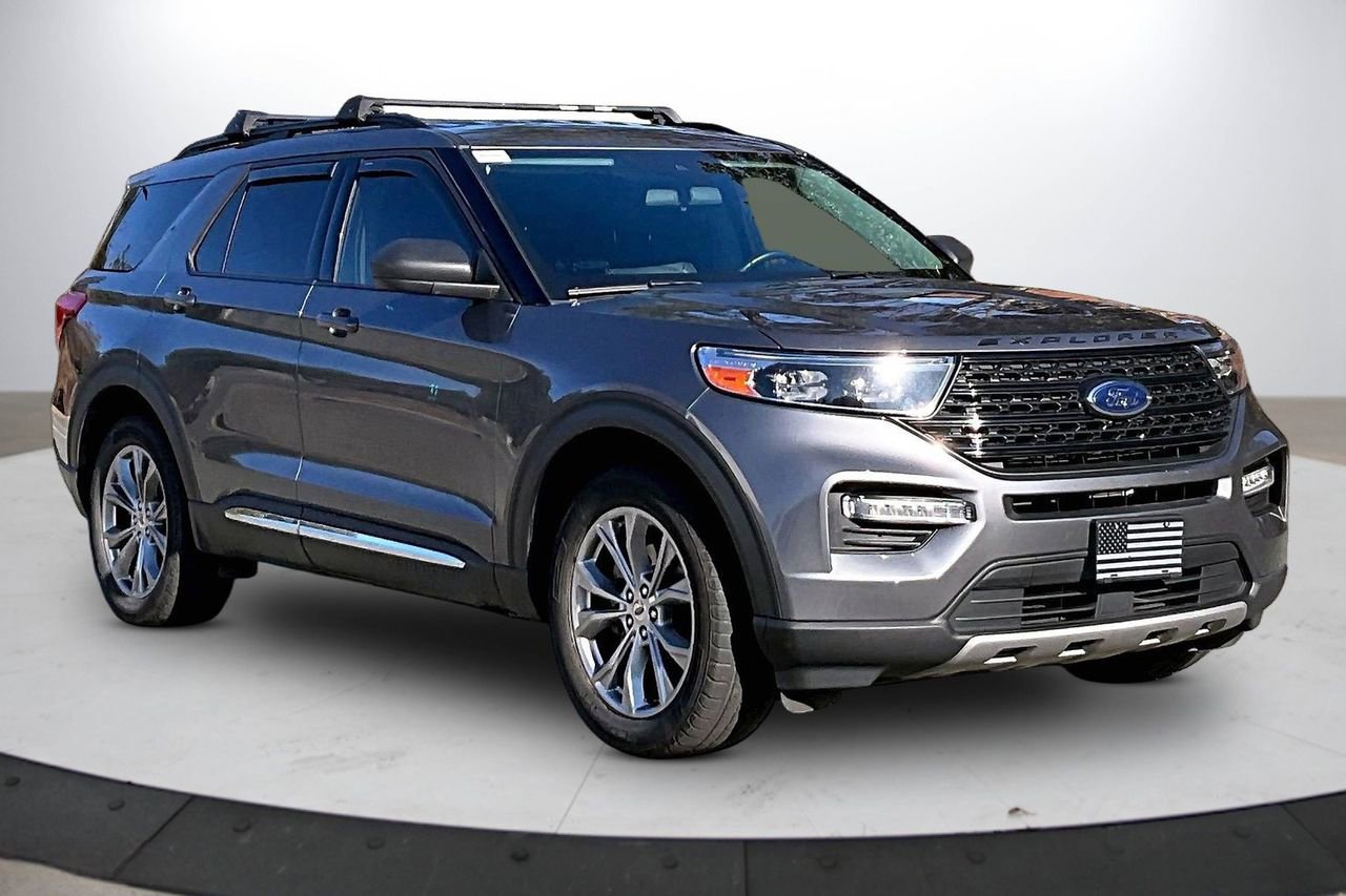 Used 2022 Ford Explorer XLT w/ Equipment Group 202A image 2
