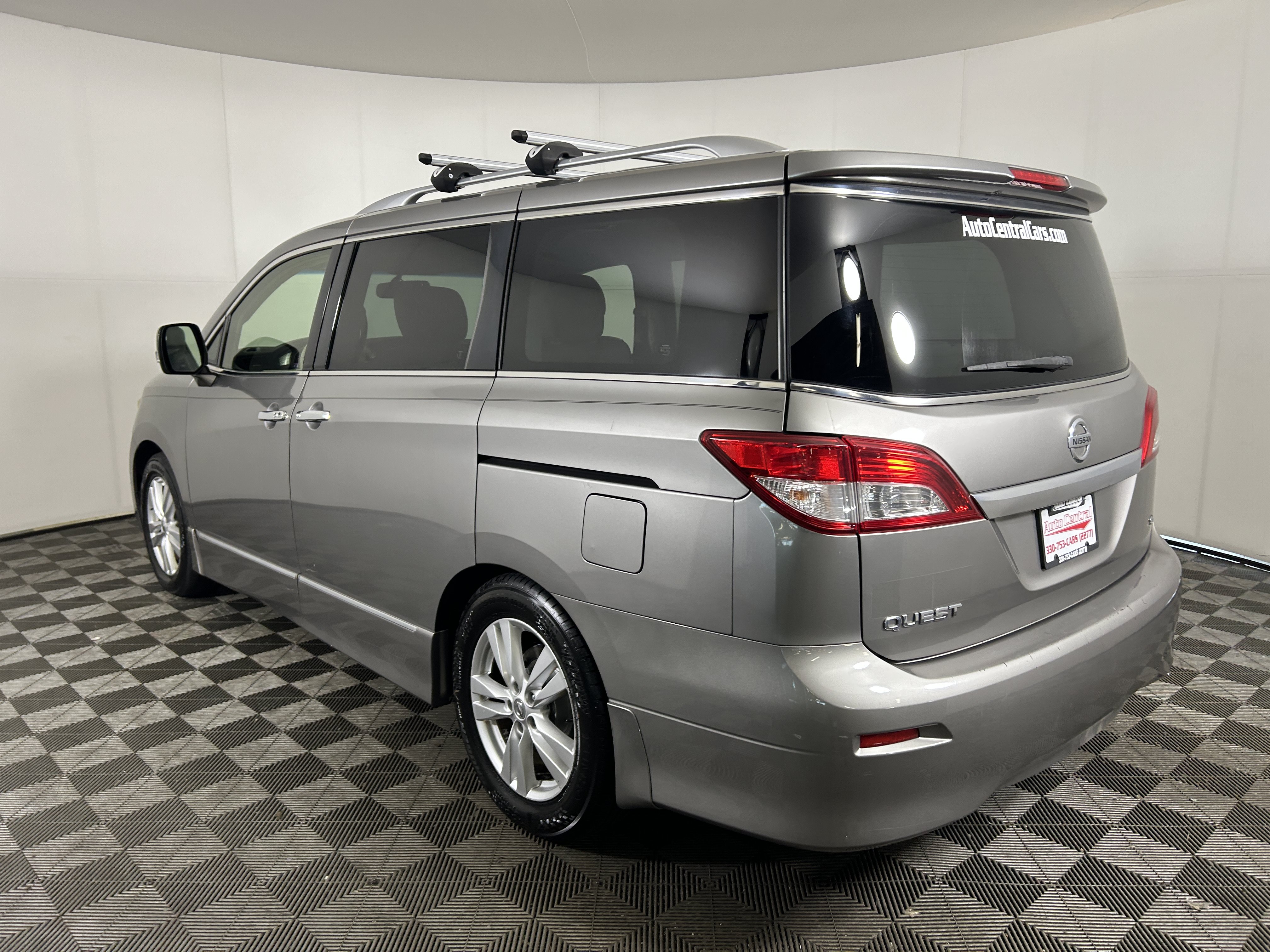Used 2012 Nissan Quest SL FWD image 6
