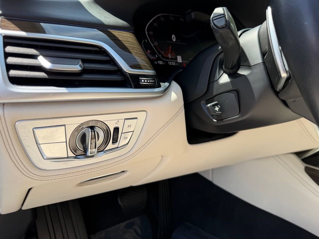 Used 2021 BMW 740i w/ Premium Package RWD image 16