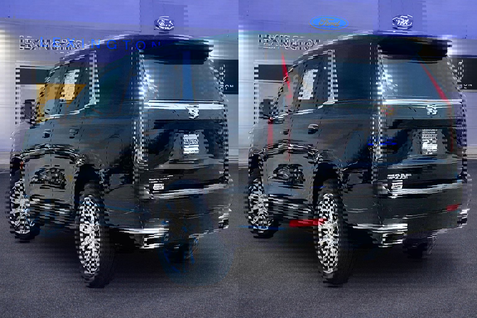 Used 2023 Cadillac Escalade Premium Luxury Platinum image 4