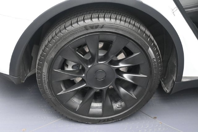 Used 2023 Tesla Model Y Long Range AWD/4WD image 7