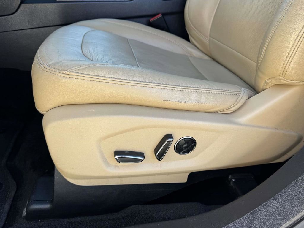 Used 2017 Ford Explorer Limited w/ Equipment Group 301A FWD image 19