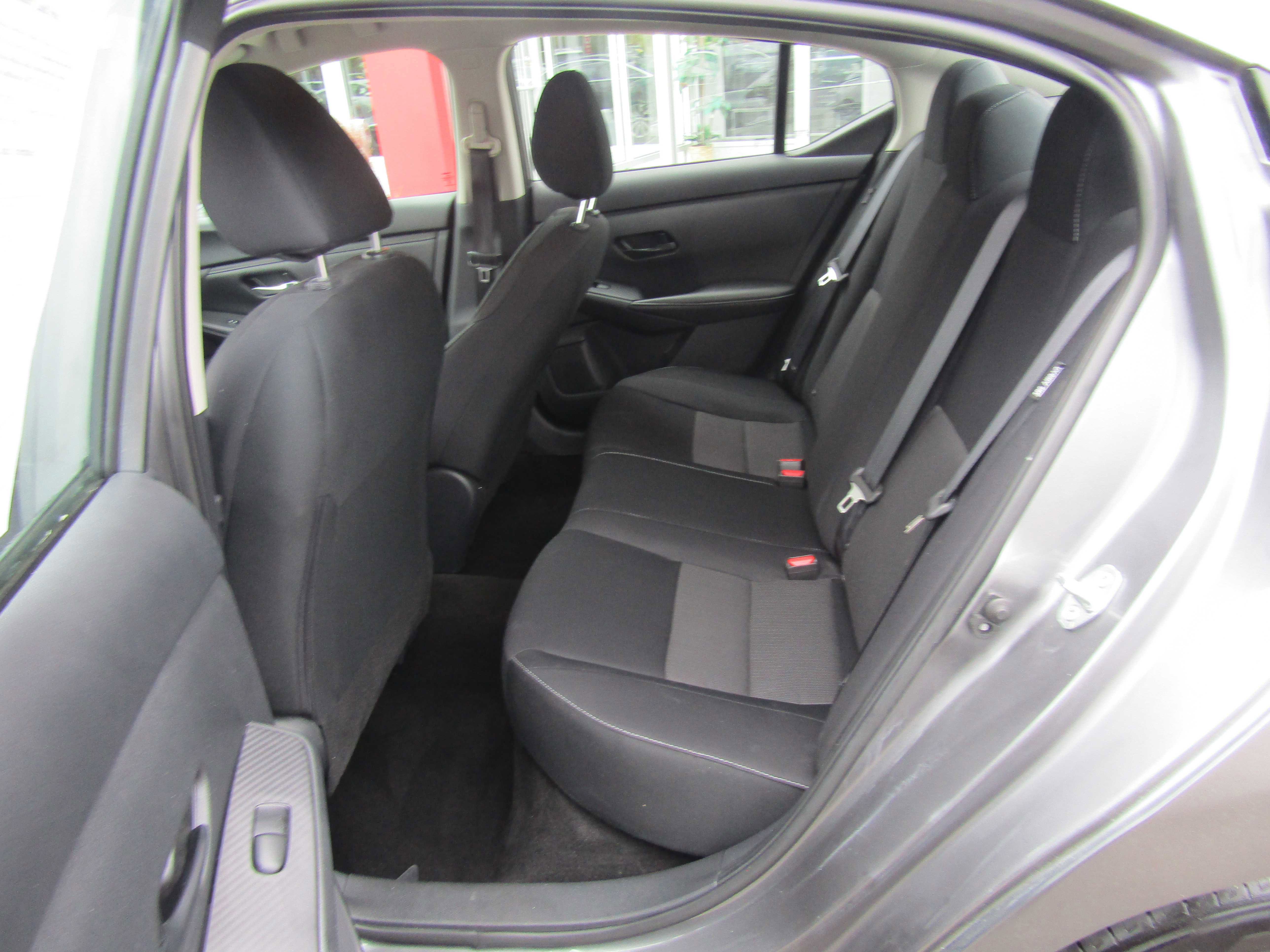 Used 2024 Nissan Sentra SV FWD image 11