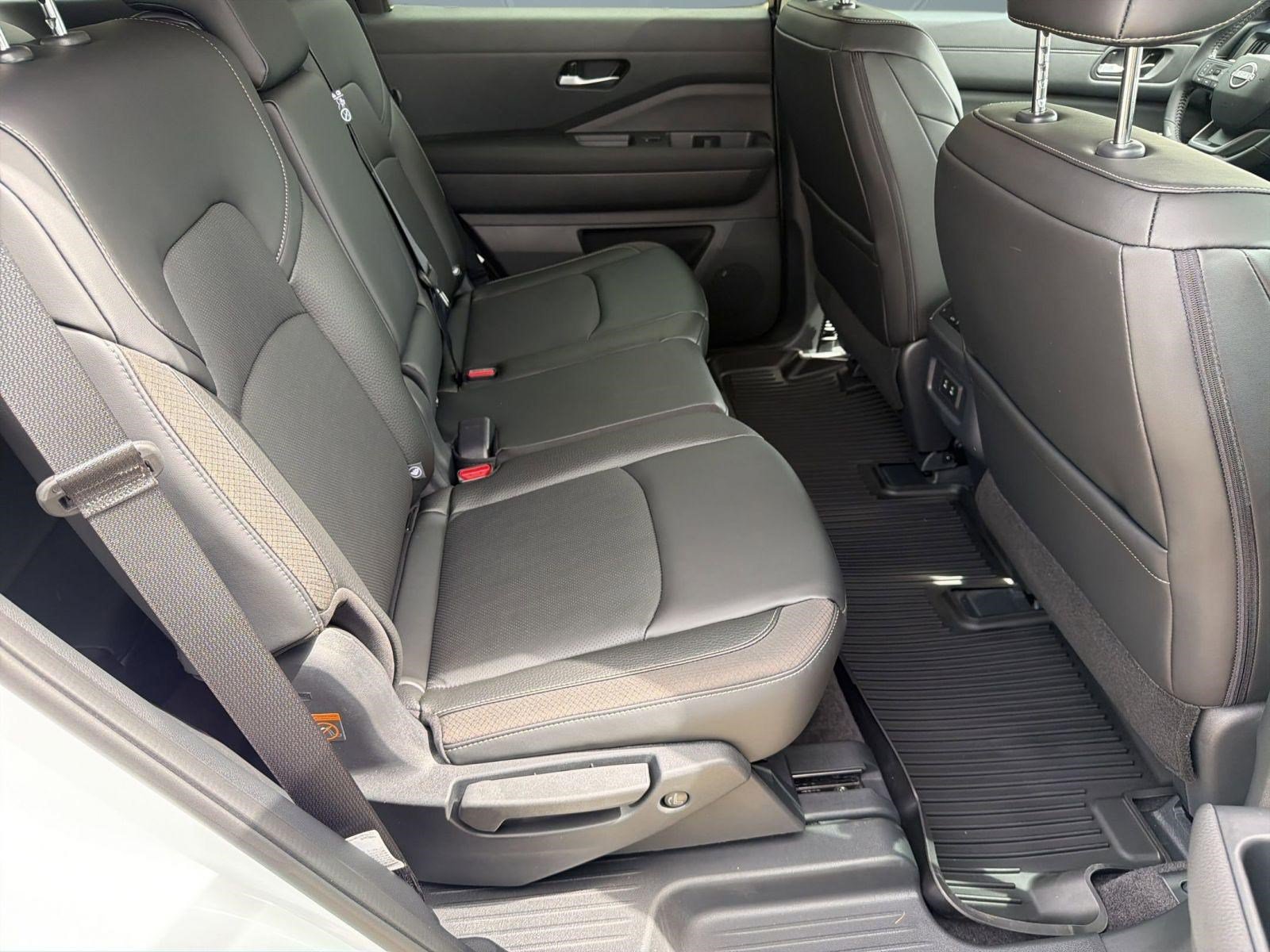 New 2026 Nissan Pathfinder SL image 28