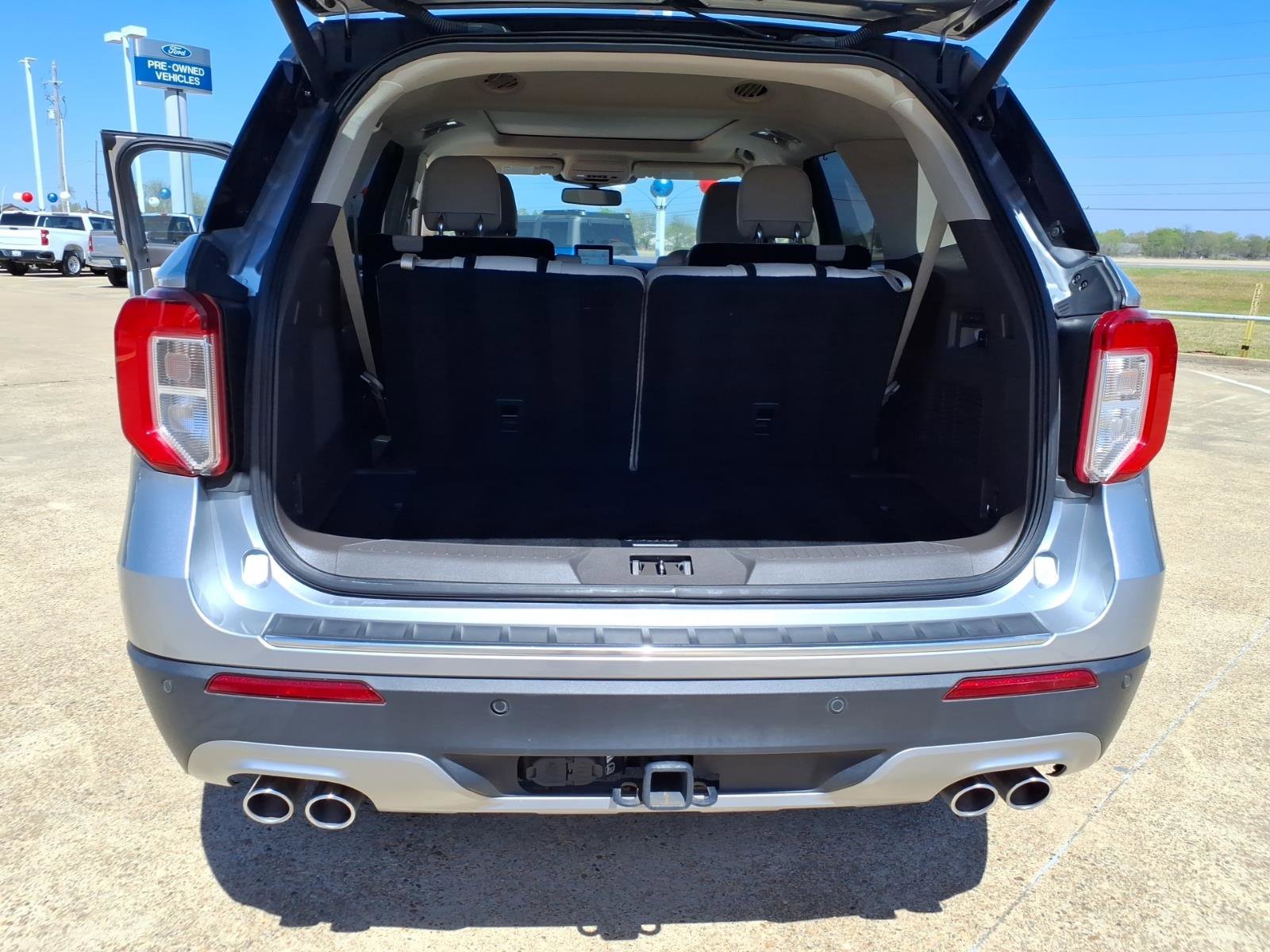 Used 2020 Ford Explorer Platinum w/ Premium Technology Package image 20