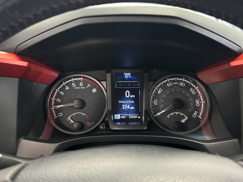 Used 2017 Toyota Tacoma TRD Sport AWD/4WD image 18