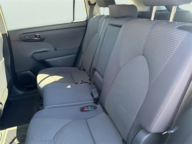 Used 2024 Toyota Highlander LE image 28