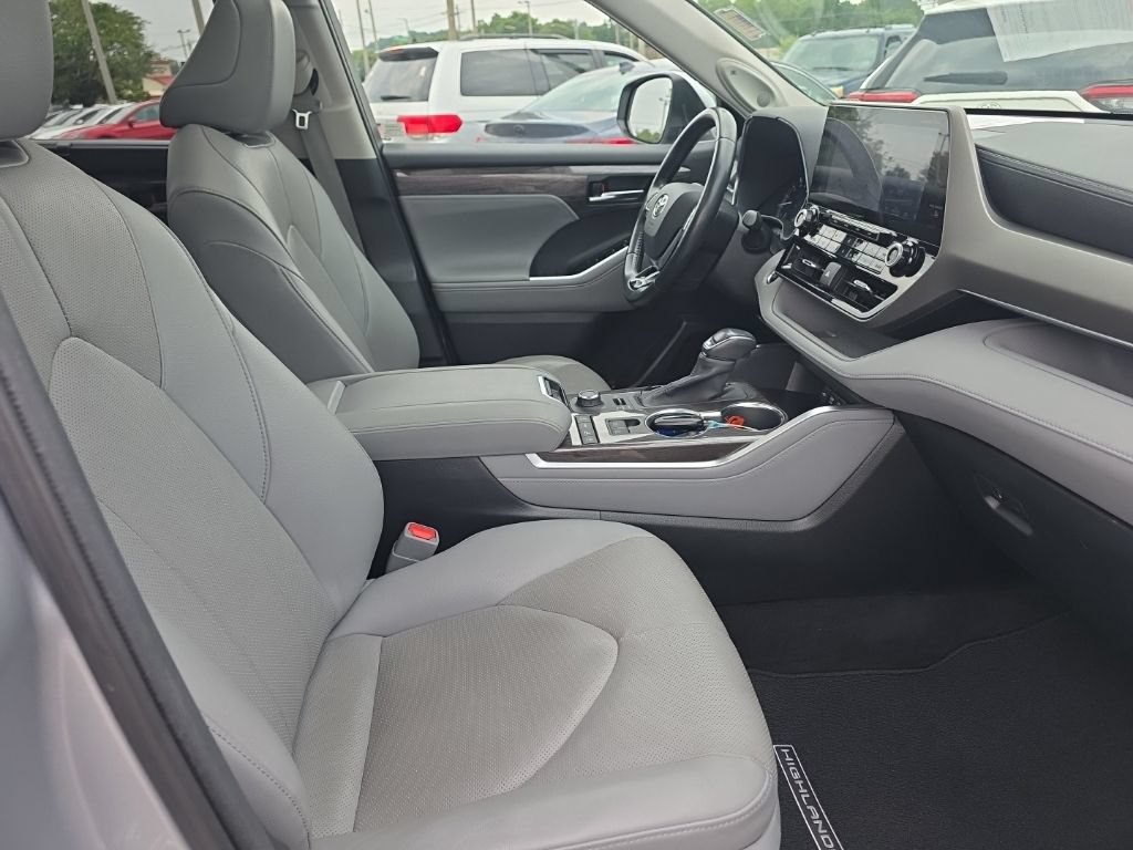 Used 2020 Toyota Highlander Limited AWD/4WD image 12