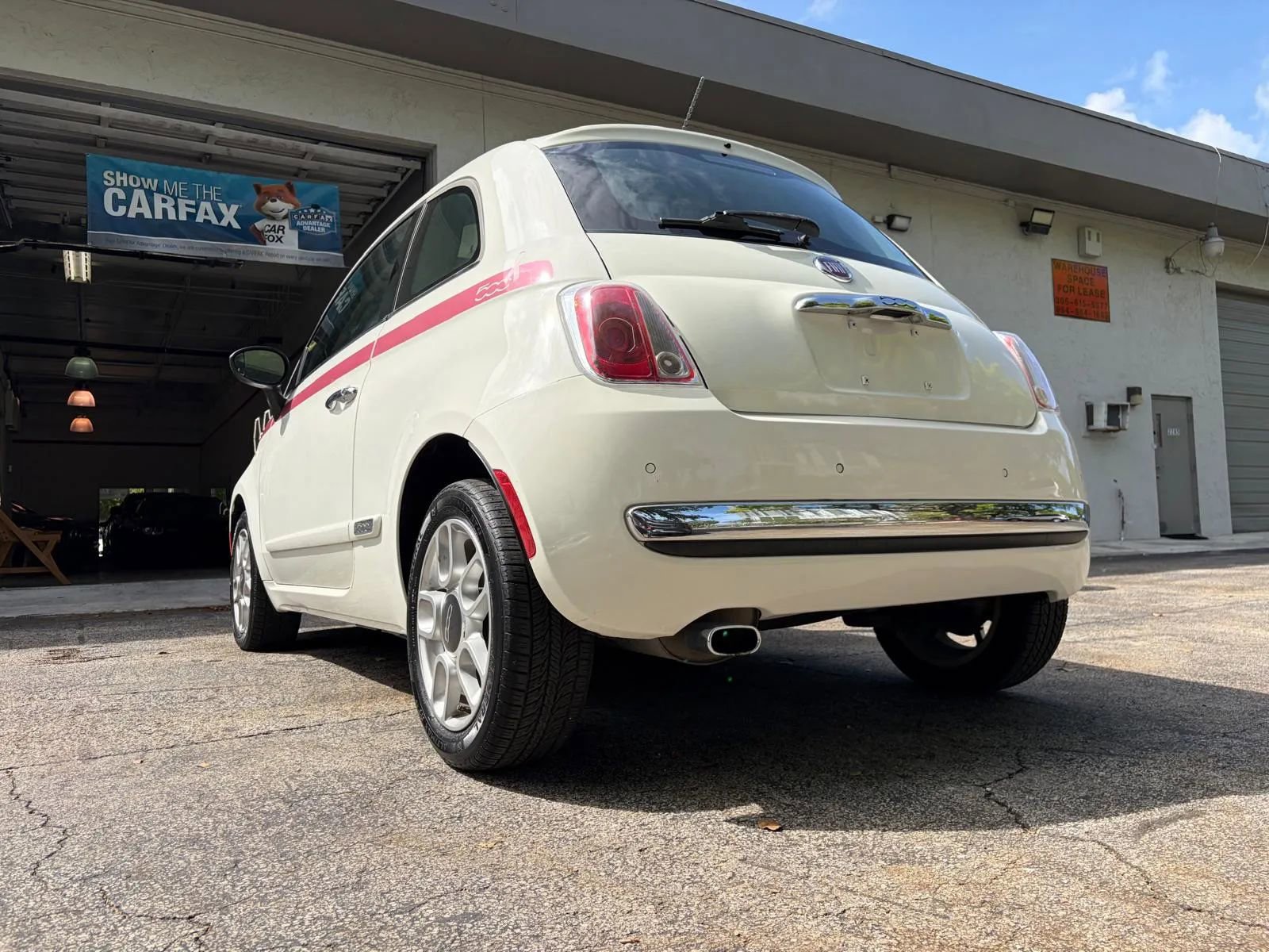 Used 2012 FIAT 500 Lounge w/ Pink Ribbon Special Edition image 9