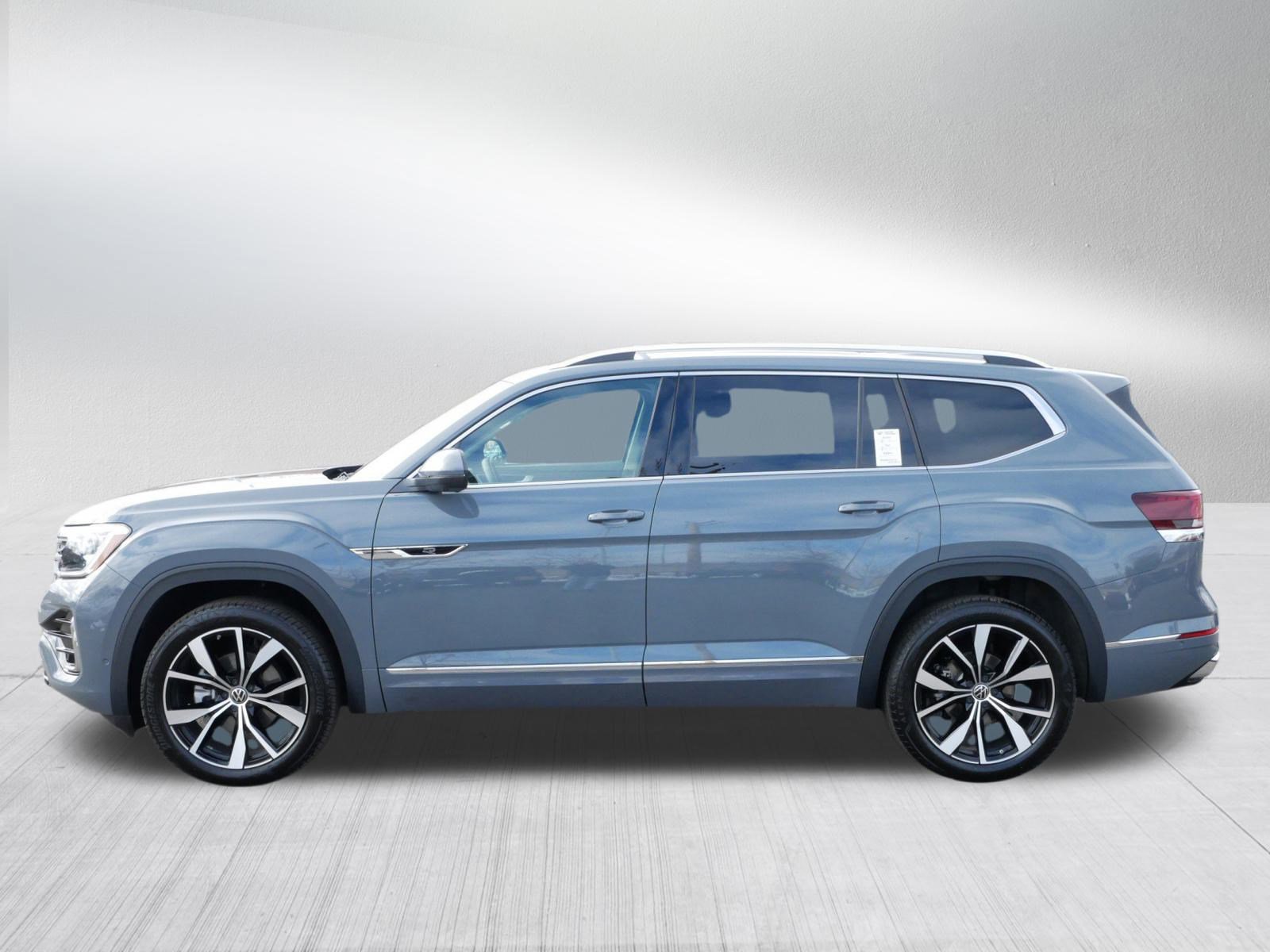 Certified 2025 Volkswagen Atlas SEL Premium R-Line image 4
