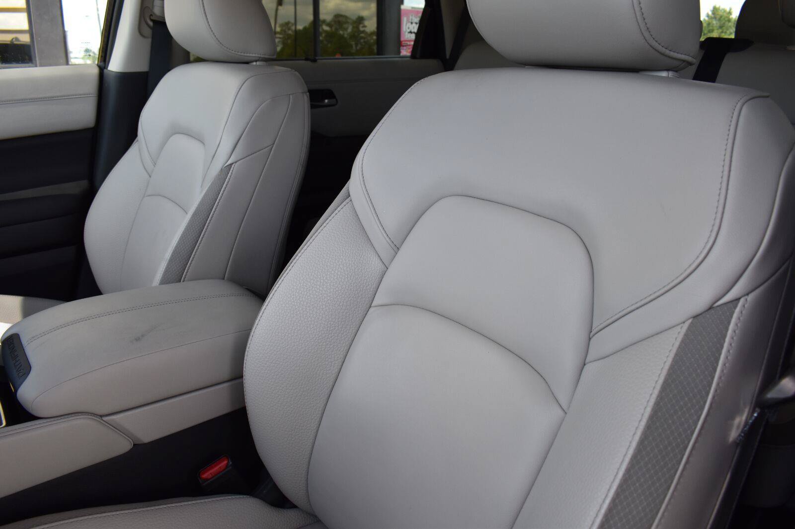 Used 2025 Nissan Pathfinder SL FWD image 25