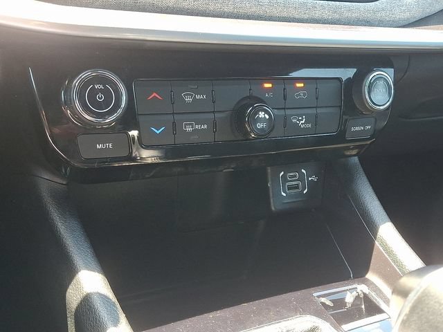 Used 2024 Jeep Compass Latitude AWD/4WD image 15