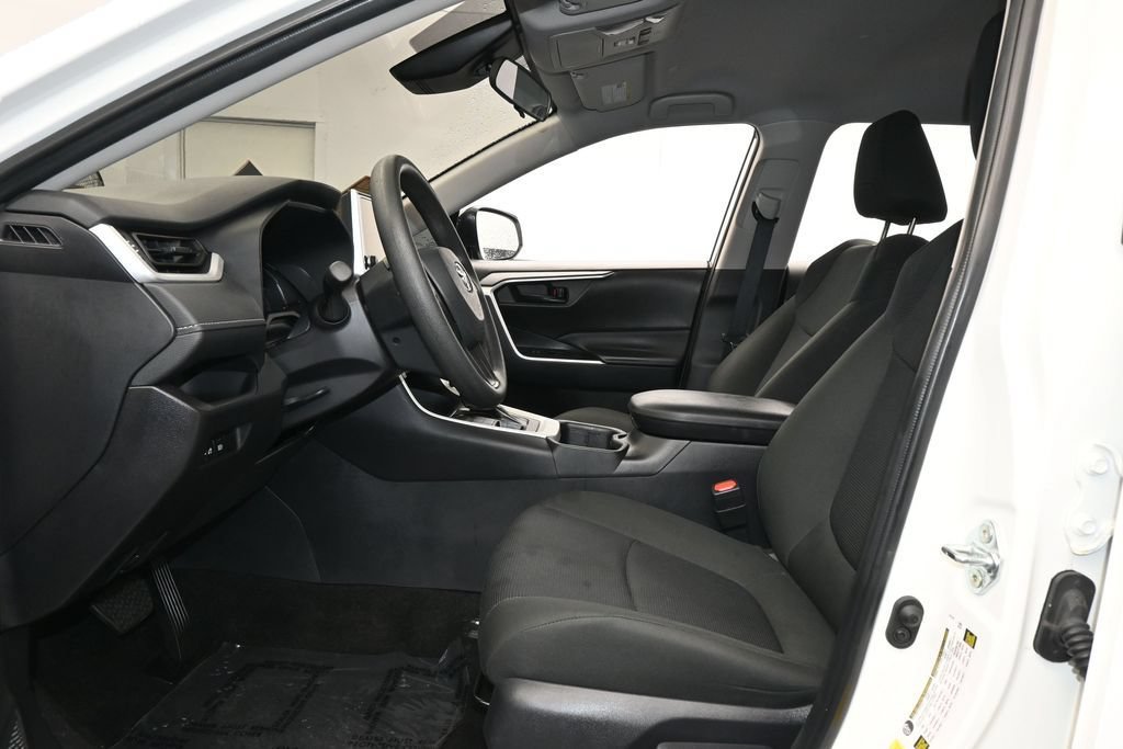 Used 2025 Toyota RAV4 LE AWD/4WD image 11