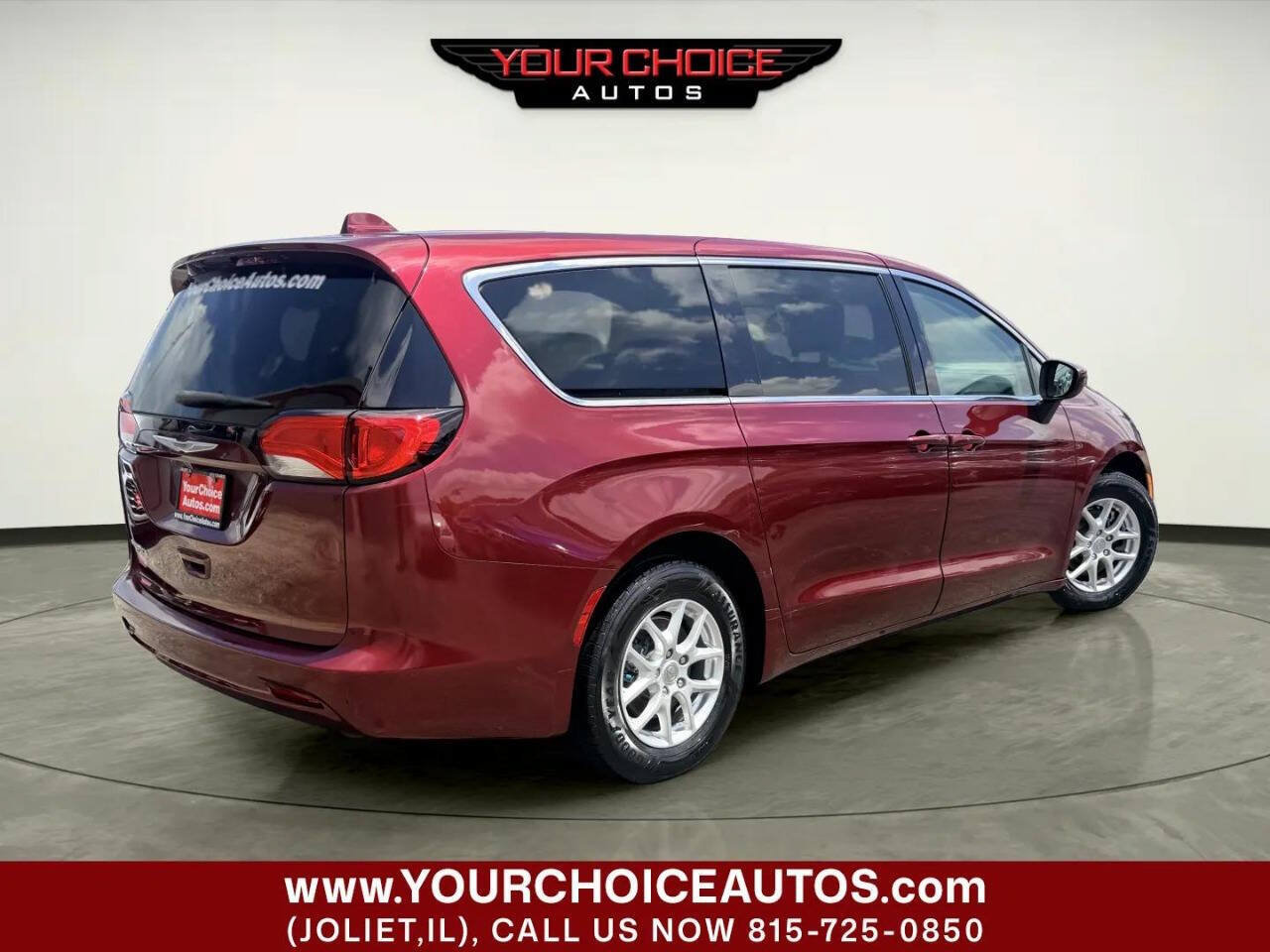Used 2017 Chrysler Pacifica Touring FWD image 9