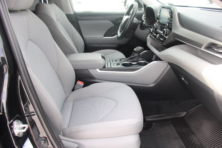Used 2022 Toyota Highlander LE AWD/4WD image 20