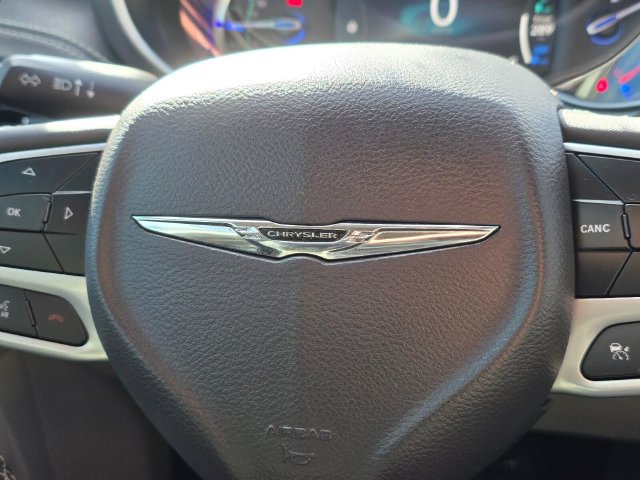 Used 2022 Chrysler Pacifica Touring-L FWD image 32