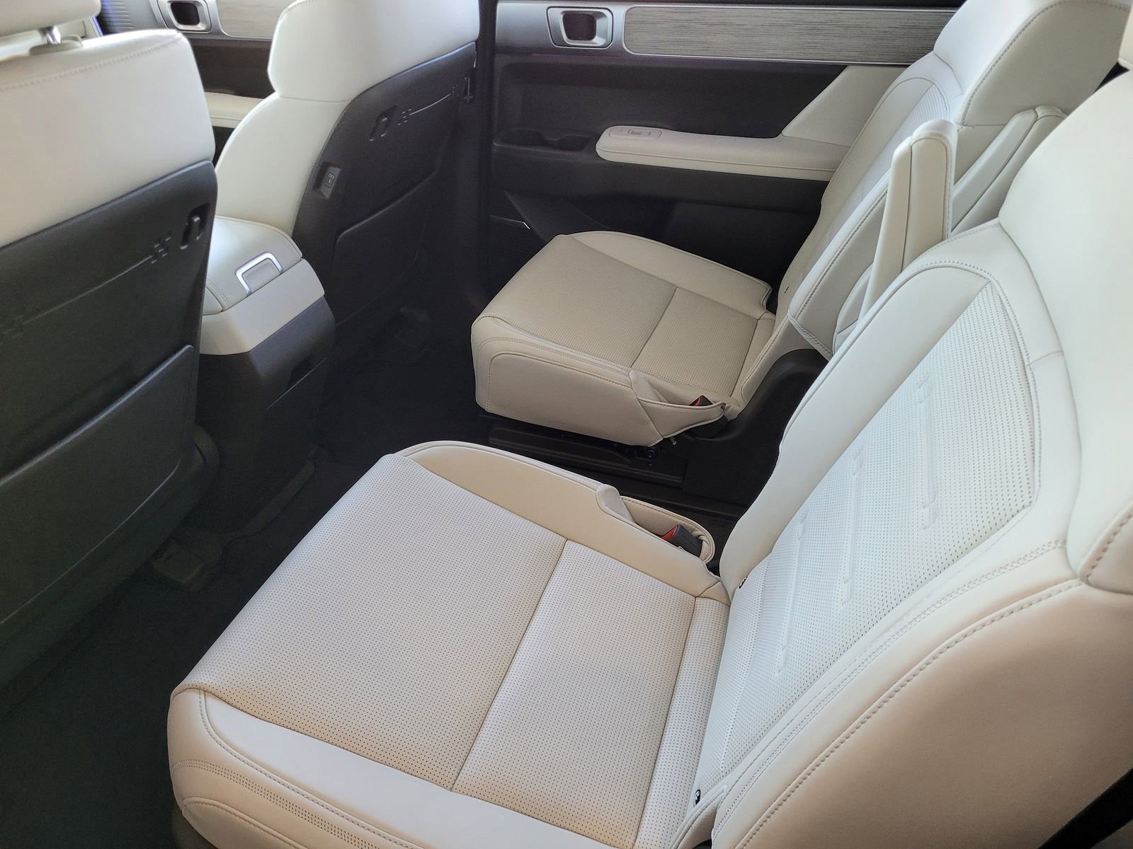 New 2025 Hyundai Santa Fe Calligraphy AWD/4WD image 8
