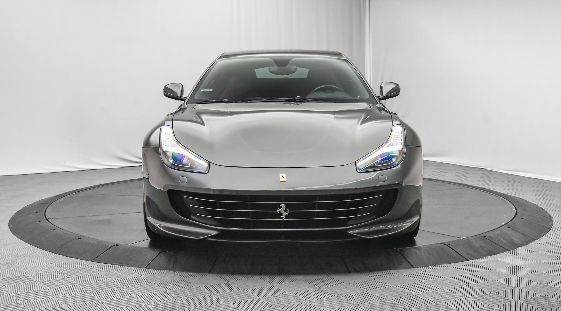 Used 2018 Ferrari GTC4Lusso image 3