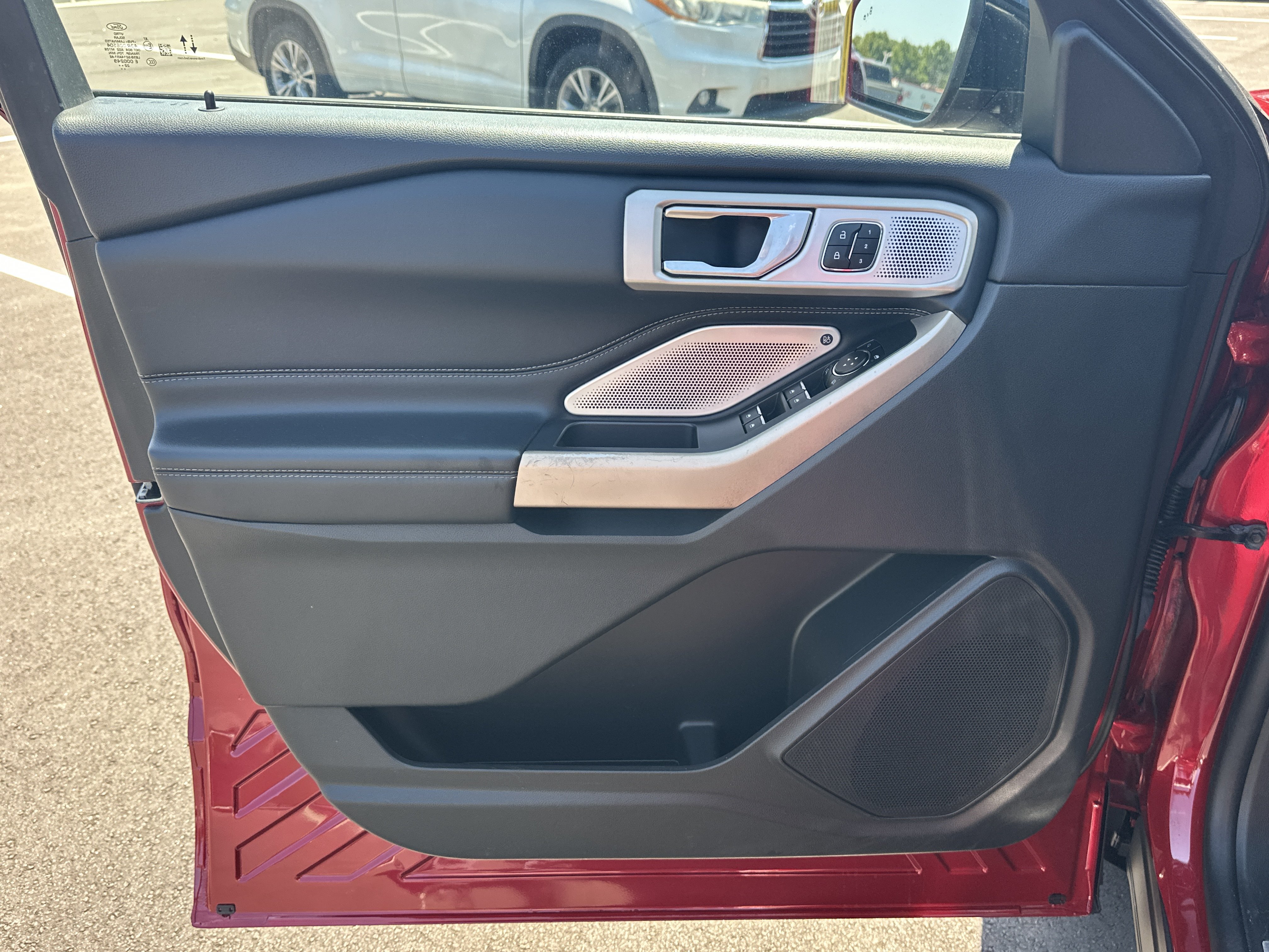 Used 2023 Ford Explorer Limited w/ Limited Technology Package RWD image 11